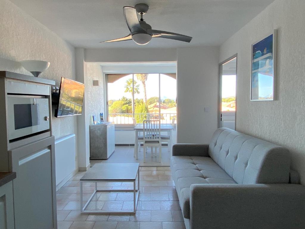 Appartement Les locations Cinaureva « La Baie des Îles » Résidence Marie Galante 2 Bâtiment A Etage 1 Porte 52 480 Avenue de la Baie des Îles 83250 La Londe-les-Maures