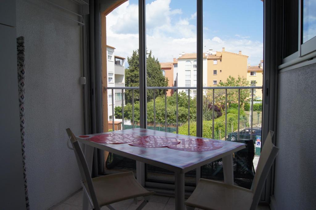 Appartement Les Locations de Lara I - T2 spacieux Loggia Parking privatif Près port, plage, Ile Loisirs Le Génois n°A29 - 2è étage 4 Rue de Volvire de Brassac 34300 Le Cap d\'Agde