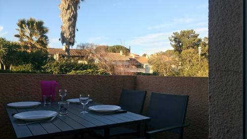 Les Locations de Lara II - T2 lit double & clic-clac Balcon Piscine Parking privatif