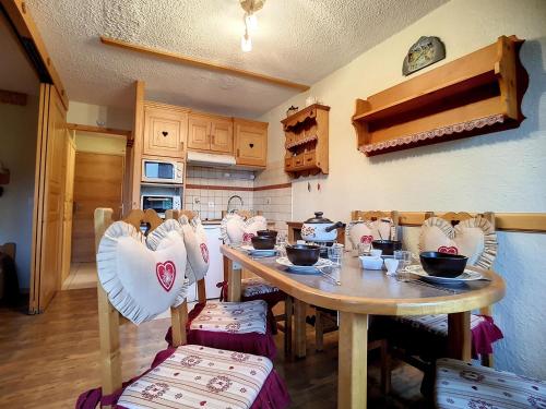 Appartement Les Menuires, 1 pièce, 5 personnes - FR-1-344-826 Les Menuires france