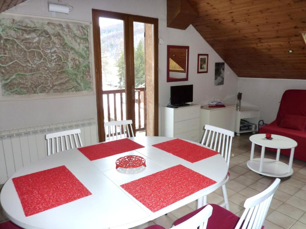 Appartement LES MOULINS DE LA GUISANE 11 Chemin du Plan du Duc 05240 La Salle-Les-Alpes