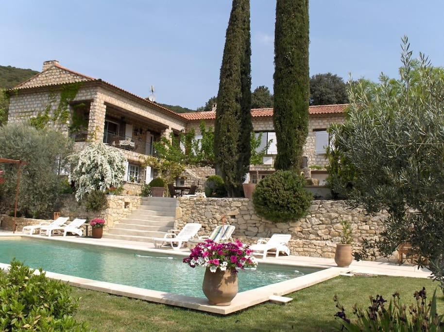 Les oliviers l’appartement. 20 Route d'Apt, 84160 Lourmarin