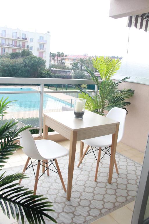 Appartement LES PALMIERS - Appartement avec piscine proche plage 22 Boulevard du Val Claret 06600 Antibes