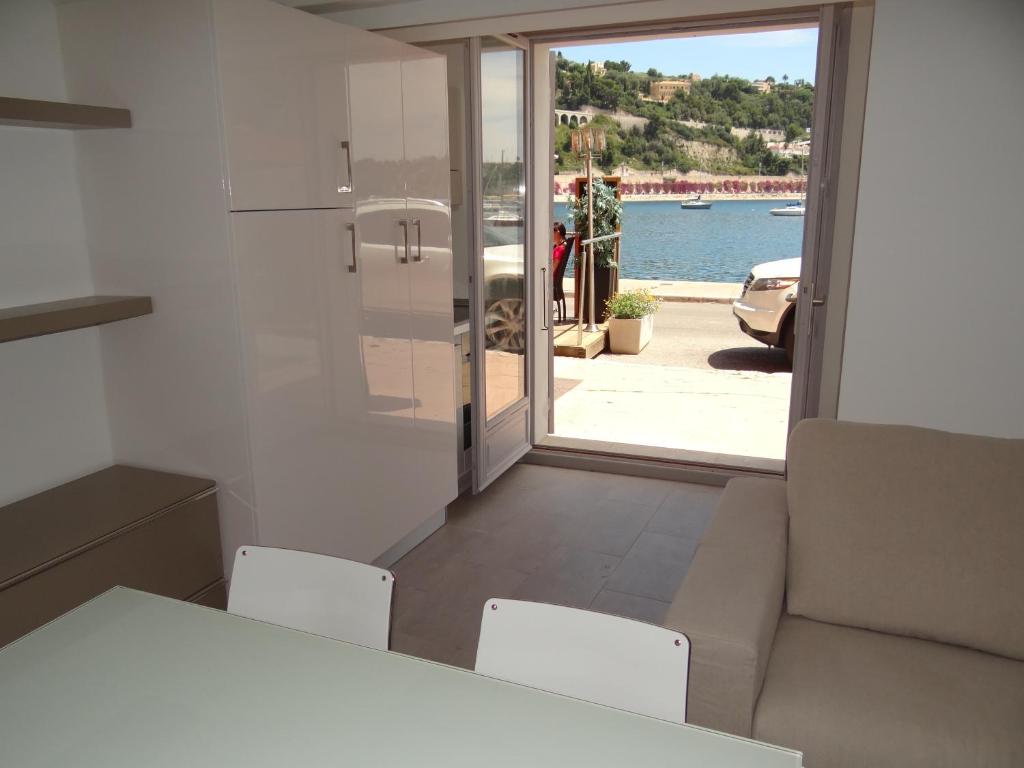 Appartement Les Pieds Dans L' eau NOUVEAU REFAIT À NEUF COMPLETE RENOVATION 1 Promenade Des Marinières 06240 Villefranche-sur-Mer