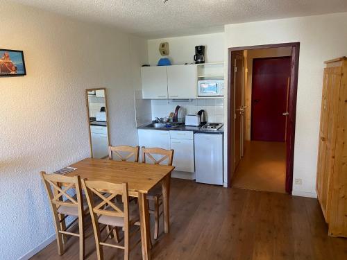 Appartement Les pistes, studio 4 personnes au pied du télécabine Rue de la Giette 38114 Oz Rhône-Alpes