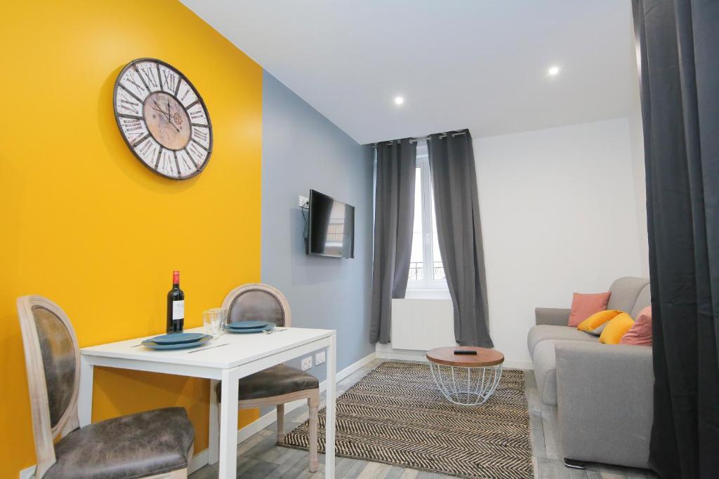 Appartement Les Poissons, T2 hypercentre chic et cosy, Wifi par SOVALFI 3 Rue du Bois 42000 Saint-Étienne