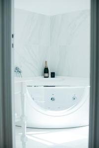 Les Précieuses Suites & Spa II