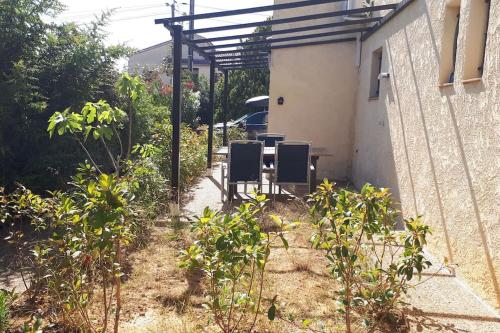 Les Pucines T1bis luxe rez de jardin climatisation plein sud