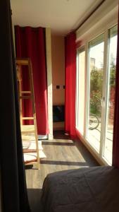 Les Pucines T1bis luxe rez de jardin climatisation plein sud