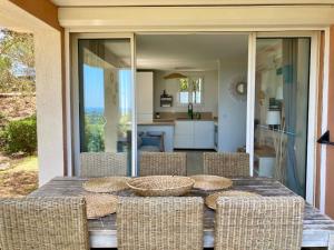 *Les Restanques vue mer et jardin 4033*