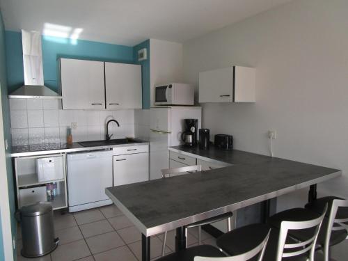 Appartement Appartement Les Sables-d'Olonne, 3 pièces, 5 personnes - FR-1-197-472 24 résidence Thallassa rue de la cité des pins appa215 code 0107 Les Sables dʼOlonne