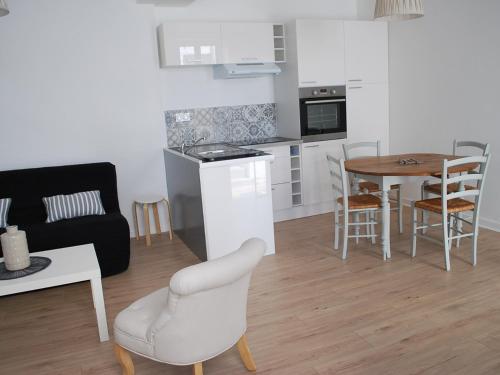 Appartement Appartement Les Sables-d'Olonne, 3 pièces, 6 personnes - FR-1-197-356 35 Rue De La Patrie -  - Les Sables dʼOlonne