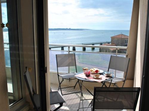 Appartement Appartement Les Sables-d'Olonne, 3 pièces, 6 personnes - FR-1-422-28 Le Valparaiso Promenade Jean XXIII B1 5ème étage Les Sables dʼOlonne