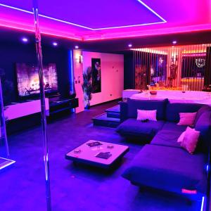 LES SECRETS ROOMS, LOVE ROOM DE LUXE AVEC JACUZZI