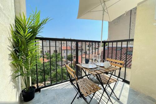 Les Temps Heureux Petite Terrasse Clim-Netflix