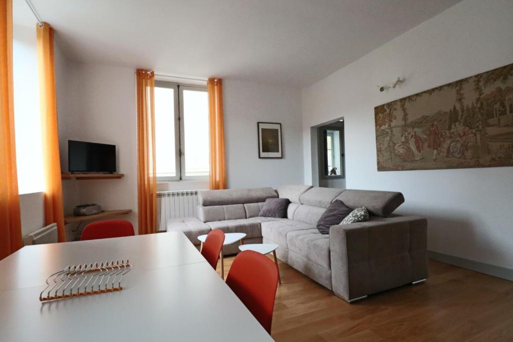 Les Tilleuls - Résidence Guillaume Lacoste 1er Etage Gauche, 3ème Porte Gauche 145 Place Guillaume Lacoste, 63150 La Bourboule