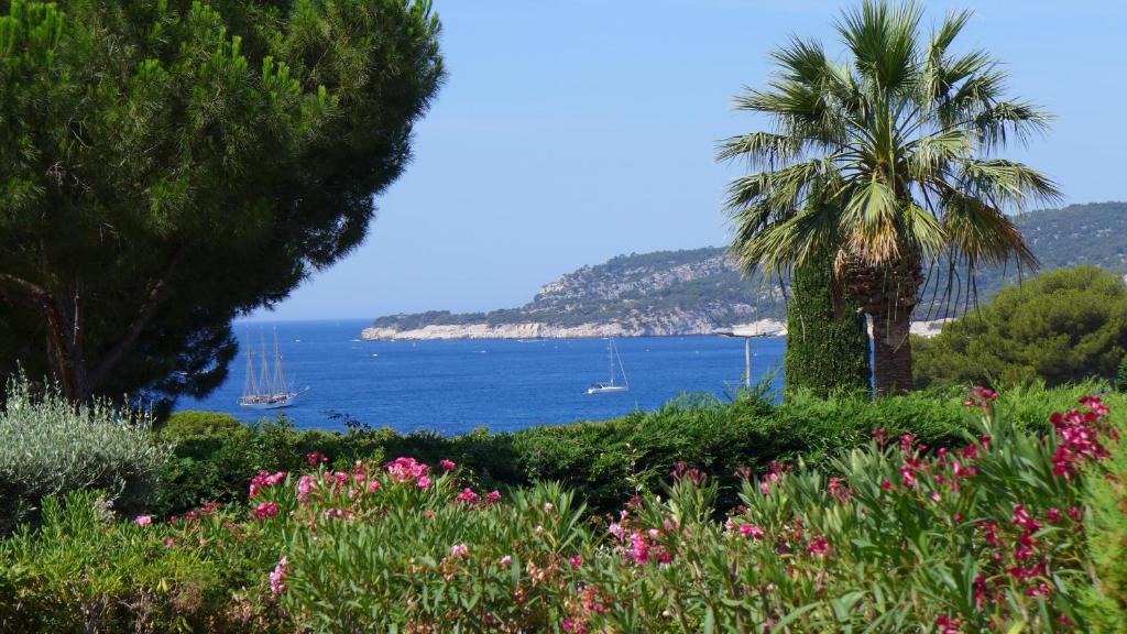 Les Trois Oliviers à Cassis Av. du Revestel Bât C4 Résidence Le Grand Large, 13260 Cassis