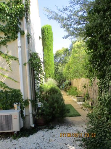 LES TROIS PINS