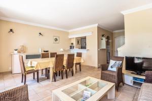 Appartement Les Villas aux Restanques du Golfe de St Tropez - maeva Home - Villa avec ter 07 1113 route de Bardasse 83310 Grimaud Provence-Alpes-Côte d\'Azur
