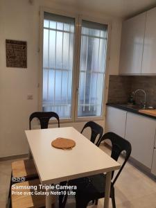 Appartement Les Violettes 3 pièces centre ville Antibes 6 Avenue Pasteur 06600 Antibes Provence-Alpes-Côte d\'Azur