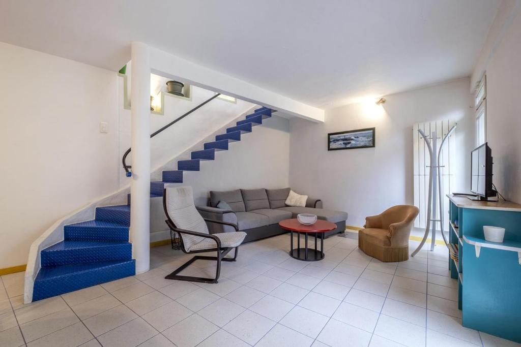 Appartement Les Volets Bleus T3 de 80 m2 patio privatif Rue Édouard Grimaux 17300 Rochefort