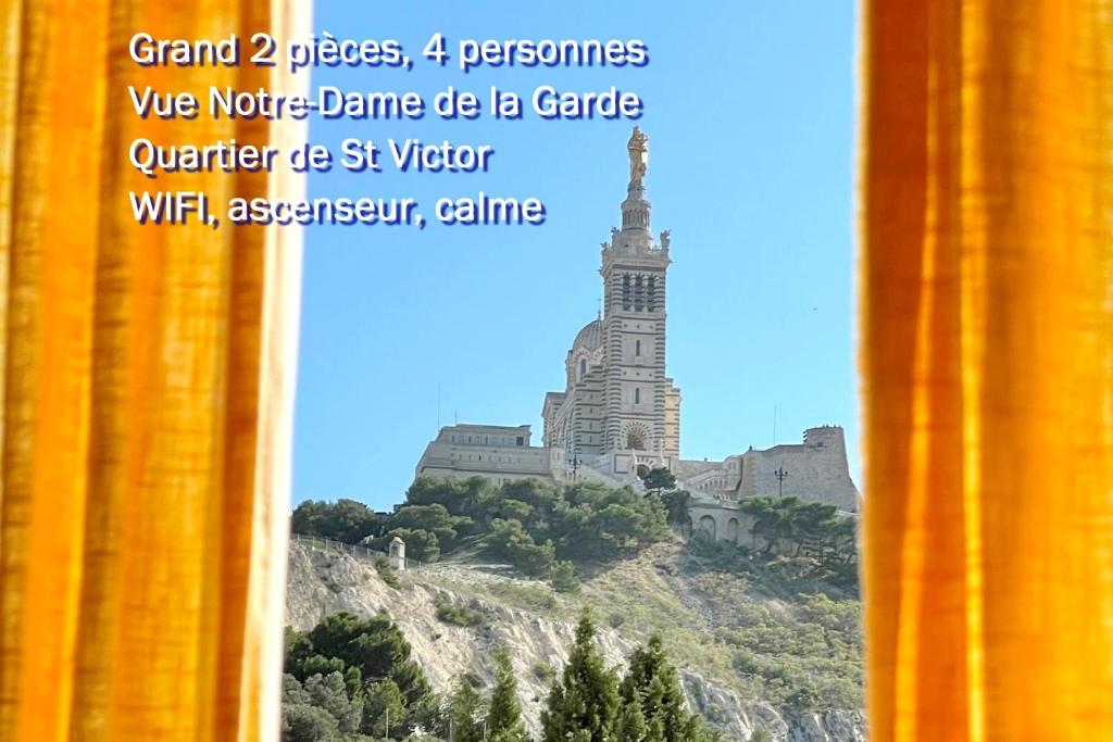 LesApparts : face Notre-Dame de la Garde à Saint Victor Vieux Port 25 Rue Marignan, 13007 Marseille