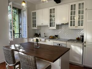 Light and Airy Apartment in the Heart of Pézenas