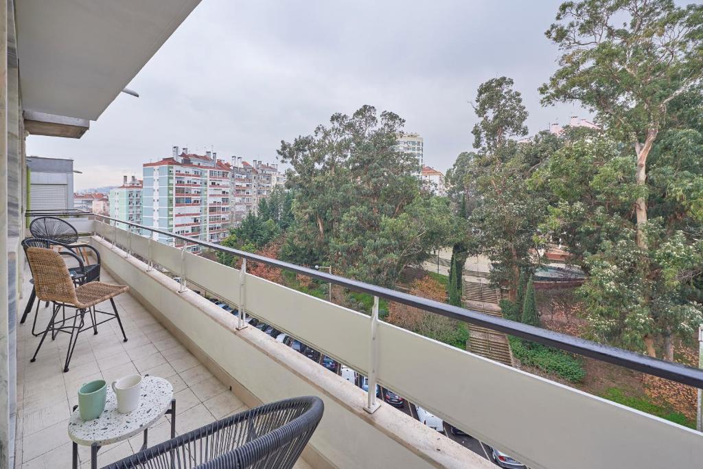 Light Apartment With Amazing Balcony, by TimeCooler Estrada dos Arneiros 42 5F, 1500-052 Lisbonne