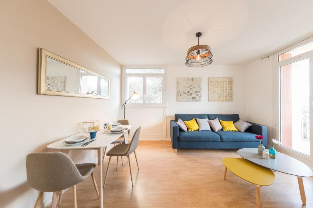 Light Filled Apartment, By TimeCooler