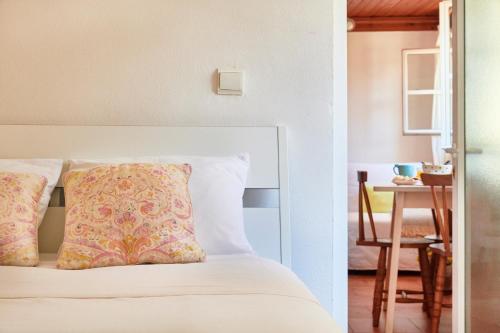 Light Filled Apartment near Chiado, By TimeCooler