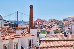 Light Filled Apartment near Chiado, By TimeCooler