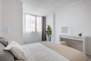 Light-Filled, Fully Renovated Apt near Belém, By TimeCooler