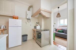Light-Filled & Renovated Apartment, By TimeCooler