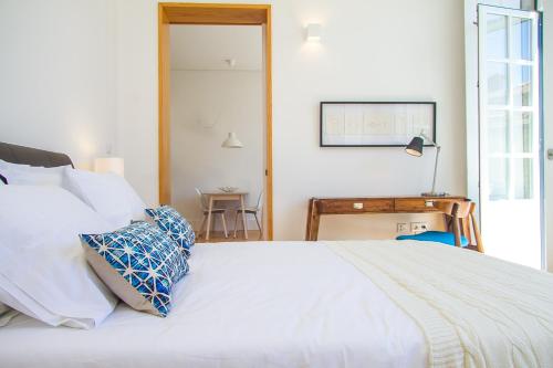 Liiiving in Porto | Blue Flower Apartment