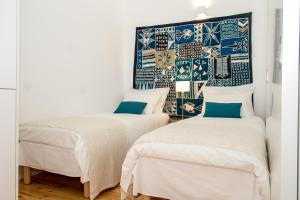 Liiiving in Porto | Blue Flower Apartment