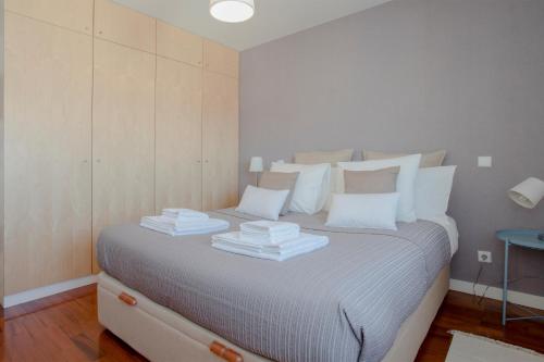 Liiiving in Porto | Bright Light Apartment