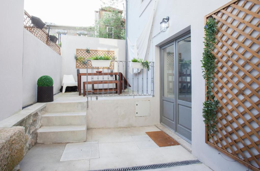 Liiiving in Porto | Downtown Terrace Apartment 711 Rua de Santos Pousada, 4000-099 Porto