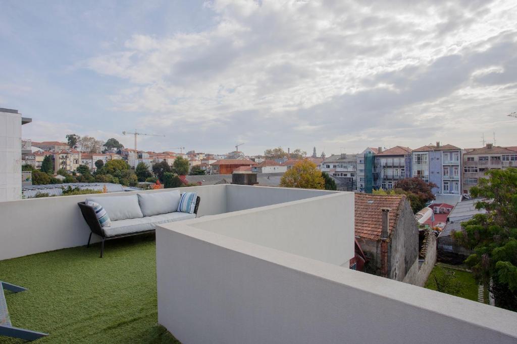 Appartement Liiiving in Porto | Historic & Sunny Terrace 195 Rua do Breiner 3º 4050-038 Porto