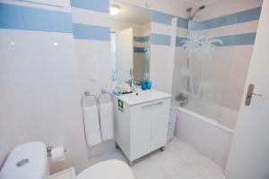 Like-home Apt with pool, sea view and garage