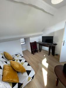 Appartement LIKEHOME - Appartement cosy et calme proche Paris 2e étage à droite 56 Rue de la République 95400 Villiers-le-Bel Île-de-France