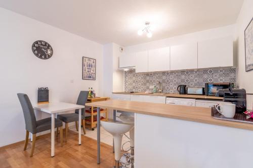 Lille Centre - Cozy ap with terrace & parking