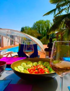 Lilly bulles en Champagne piscine et jardin privée