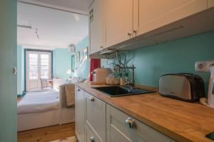 Lisbon Heart Apartments - White Apartment by LovelyStay