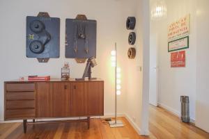 Lisbon Industrial Flat w/ Garage