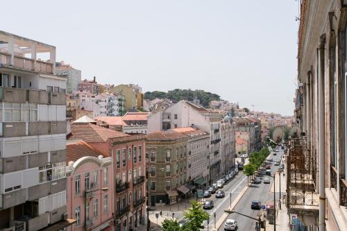 Lisbon luxury retreat! 2 suites, balcony & views!!