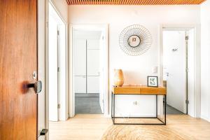Lisbon with Sintra Apartments - Two king-size bedroom apartment 300 meters away from train station!