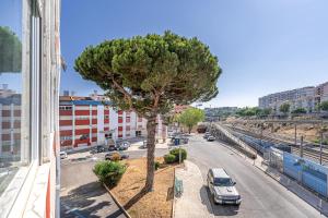 Lisbon with Sintra Apartments - Two king-size bedroom apartment 300 meters away from train station!