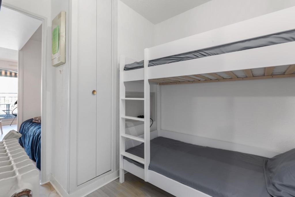 Little Venezia by POM, au bord de l'eau, parking 1 Avenue de l'Île, 34300 Le Cap d\'Agde
