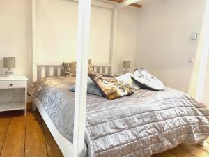Living in History - Modern Country Cottage