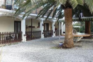 Location avec piscine et parking (n°2p)